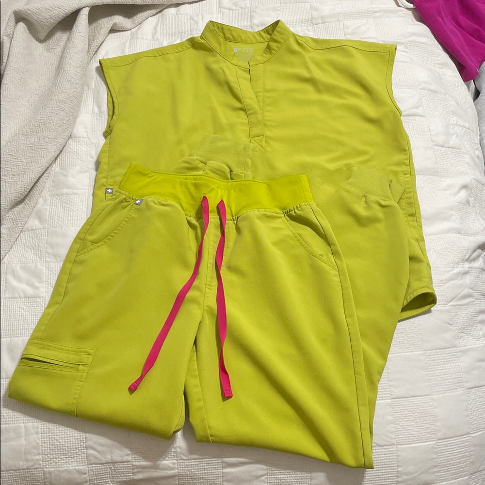 Figs Limeade Rafeala Top & Zamora joggers